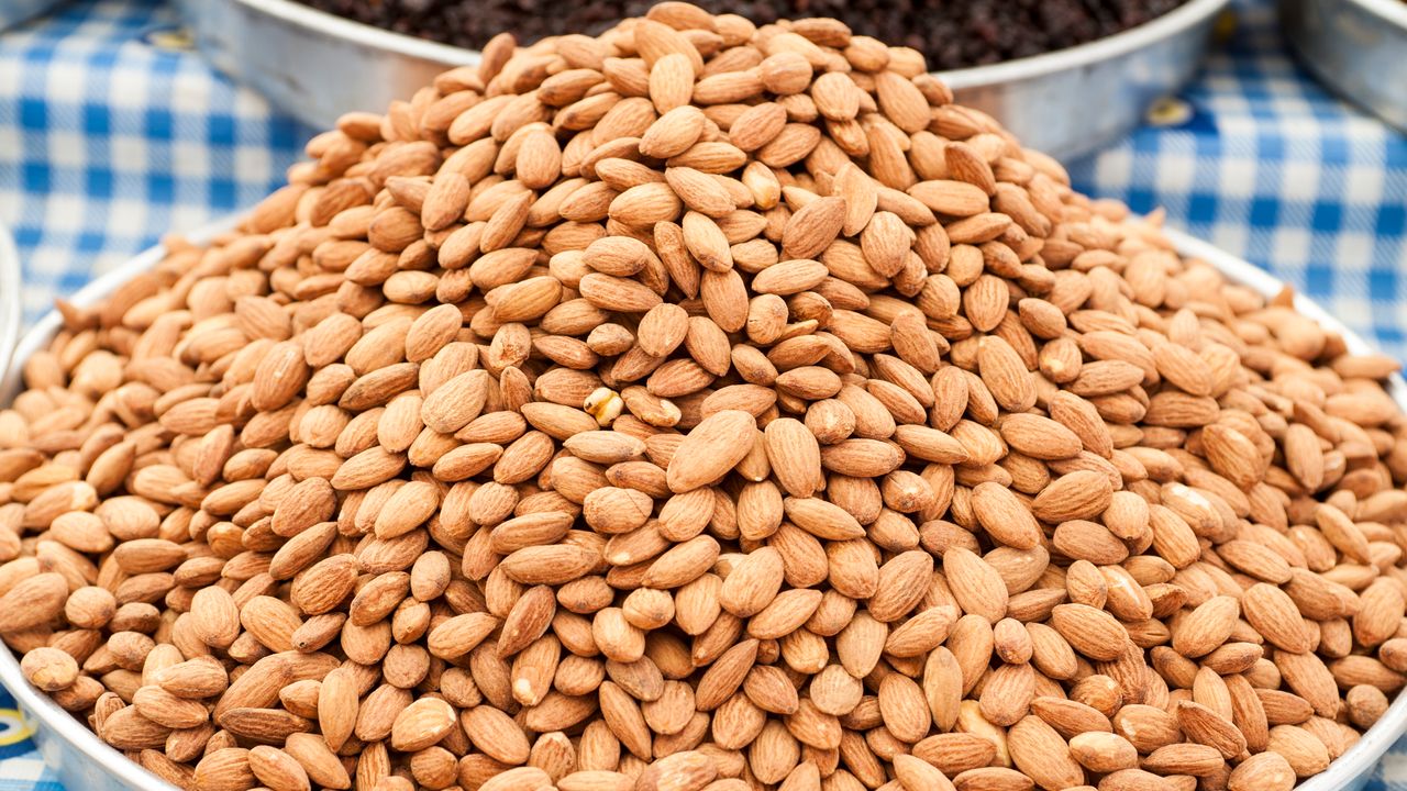 Quante mandorle al giorno si devono mangiare per stare bene?