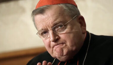 Parroco vieta di pregare in chiesa senza autorizzazione, papa Leone XIV e la guerra intestina sulla messa in latino