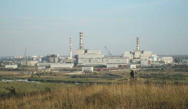 Droni su Kursk, la guerra arriva alla centrale nucleare russa (e Putin si scopre vulnerabile nel Baltico)