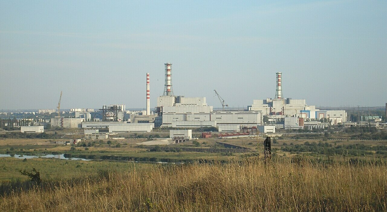 Droni su Kursk, la guerra arriva alla centrale nucleare russa (e Putin si scopre vulnerabile nel Baltico)