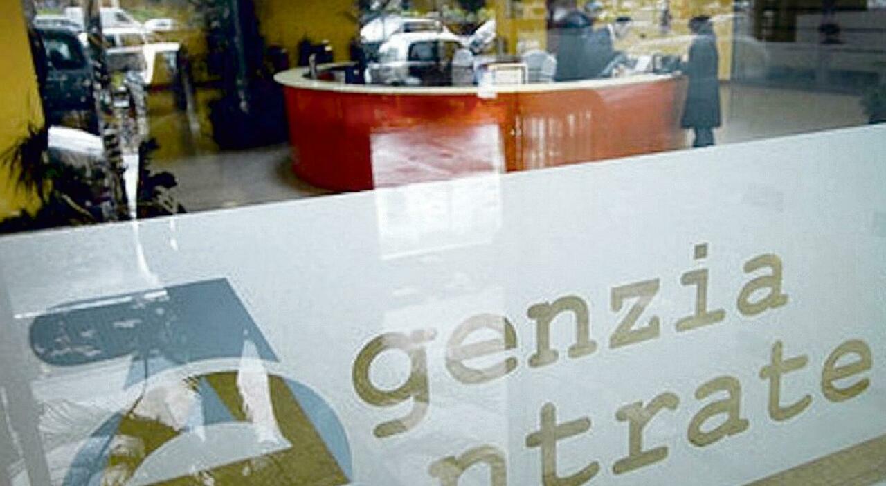 Bonifici a parenti e amici nel mirino dell'Agenzia delle Entrate? Cosa c'è di vero (e come comportarsi)