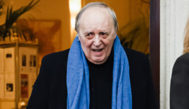 Dario Argento compie 85 anni. L'amore con Daria Nicolodi, le dipendenze, l'arresto e il tentato suicidio: «Volevo lanciarmi dalla finestra»