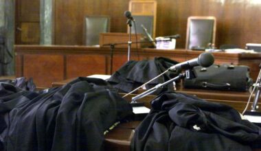 Avvocati, torna il giuramento davanti al giudice. Esame di Stato una volta l’anno, riabilitazione dopo la prima sanzione