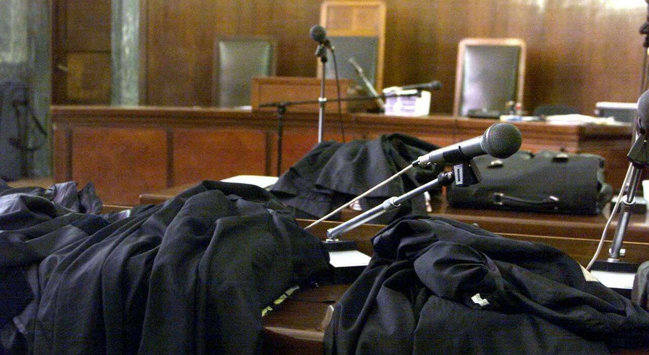 Avvocati, torna il giuramento davanti al giudice. Esame di Stato una volta l’anno, riabilitazione dopo la prima sanzione