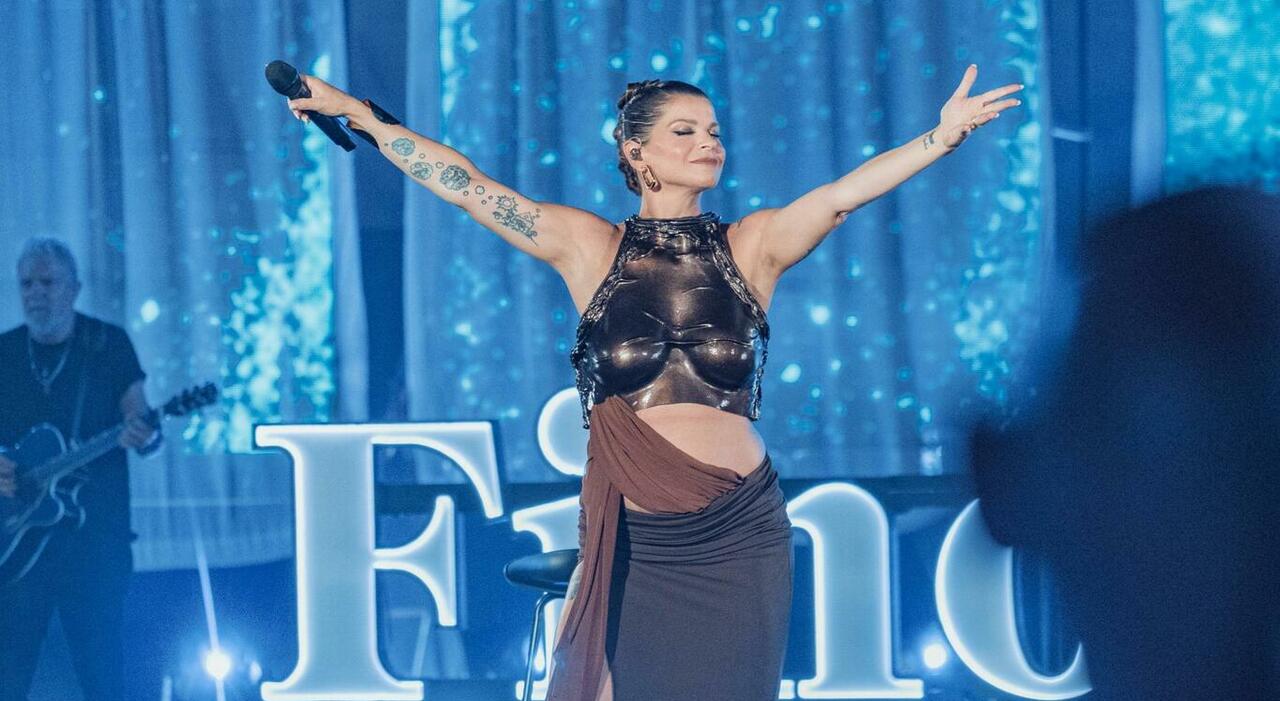 Alessadra Amoroso, pagelle concerto Terme di Caracalla: lei è travolgente (9.5), Serena Brancale energica (8), Annalisa tranquilla (6) - Il Messaggero