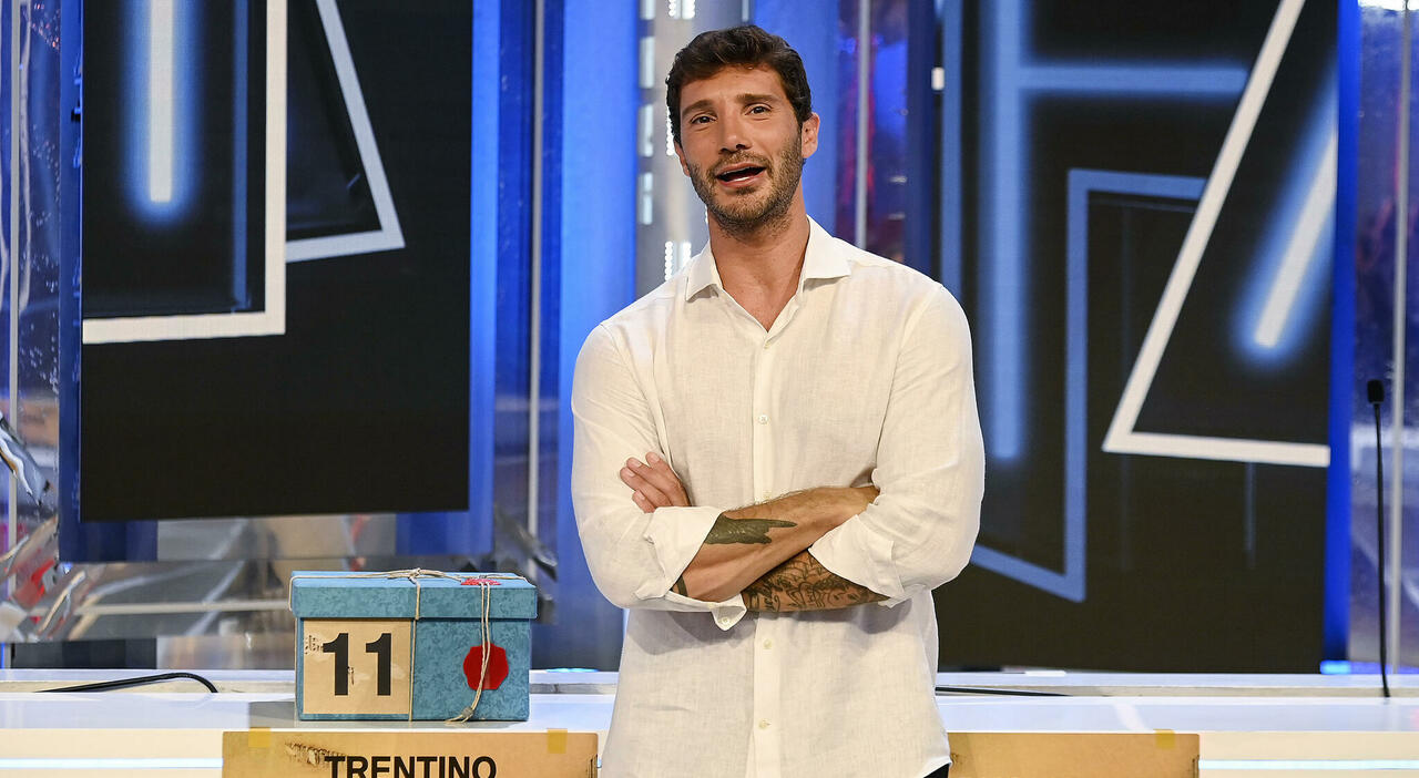 ecco perché e quando torna su Rai1 Stefano De Martino