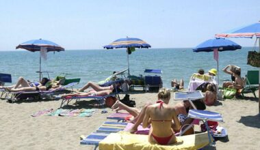 Turista italiana di 18 anni violentata su una spiaggia in Albania: la ragazza aggredita sui lettini viene dal Veneto, arrestato 26enne... - Il Messaggero