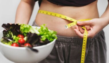 Dieta di settembre, 10 consigli su come dimagrire dopo le vacanze. Dai pasti agli spuntini e pause caffè: «Vietato bere alcol»