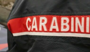Napoli, non accetta l'omosessualità della figlia: «Devi cambiare cognome»