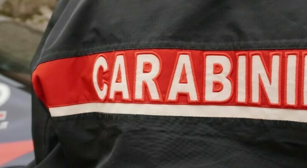 Napoli, non accetta l'omosessualità della figlia: «Devi cambiare cognome»