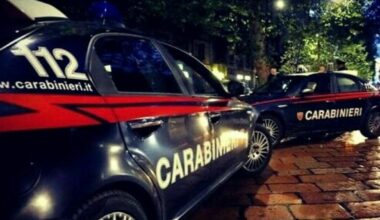 sul corpo del 54enne trovate ferite d'arma da fuoco e da taglio
