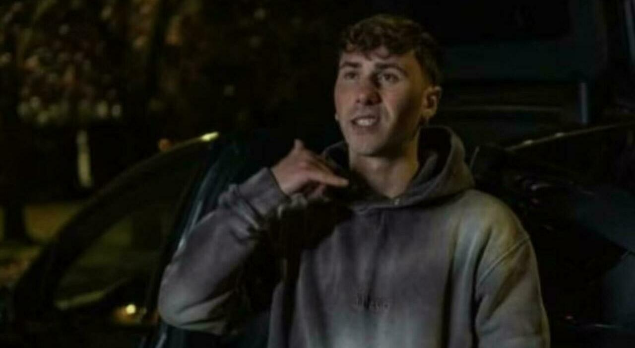 Matteo Barone travolto e ucciso a 25 anni, la difesa del poliziotto: «È apparso all'improvviso». Un testimone: «L'auto correva...»