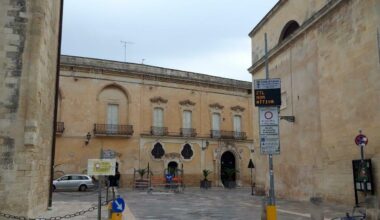 ecco a chi spetta il pass. Medici, negozianti, liberi professionisti. Tutte le regole