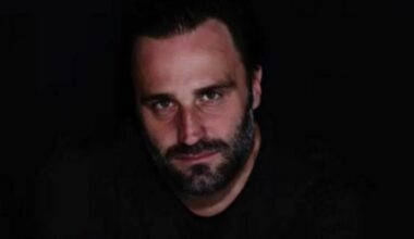 il manager di 42 anni a cui lo stilista ha lasciato 100mila azioni, l'utilizzo di ville e yacht (ma che non era al funerale)