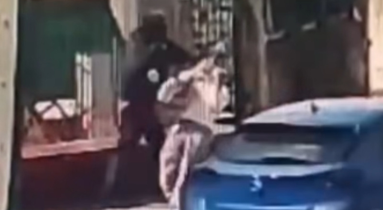 Perugia, donna aggredita alla stazione di Fontivegge: denunciato il presunto autore. Il video virale sui social - Il Messaggero