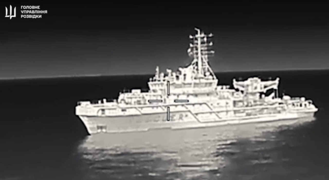 Guerra, drone ucraino colpisce nave da guerra russa da 60 milioni di dollari nel Mar Nero. Il video - Il Messaggero