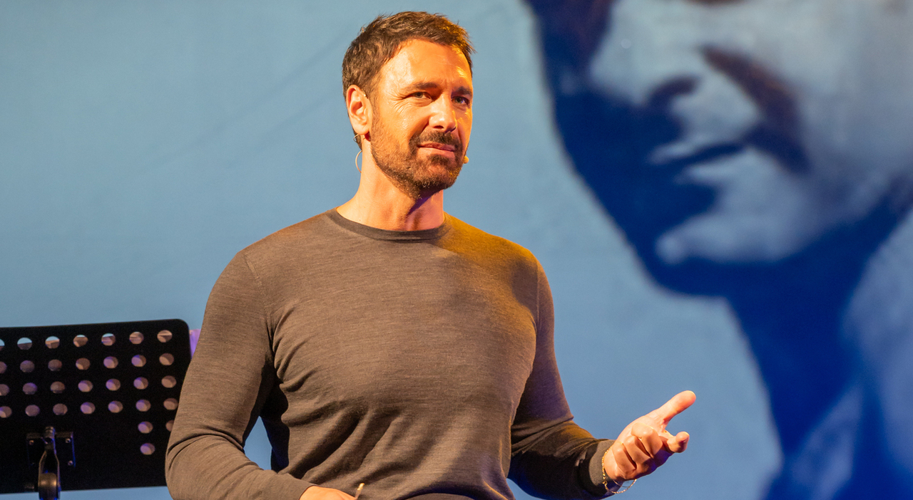 Raoul Bova a Verissimo: «Non ho accettato minacce e tentativi di estorsione». Poi le lacrime per Armani - Il Messaggero