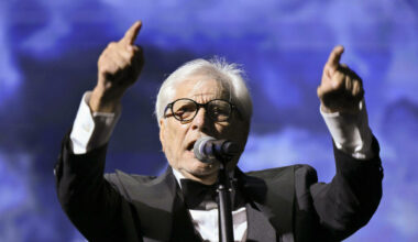«Non sono stato invitato alla festa di Pino Daniele», poi l'omaggio con Napule è