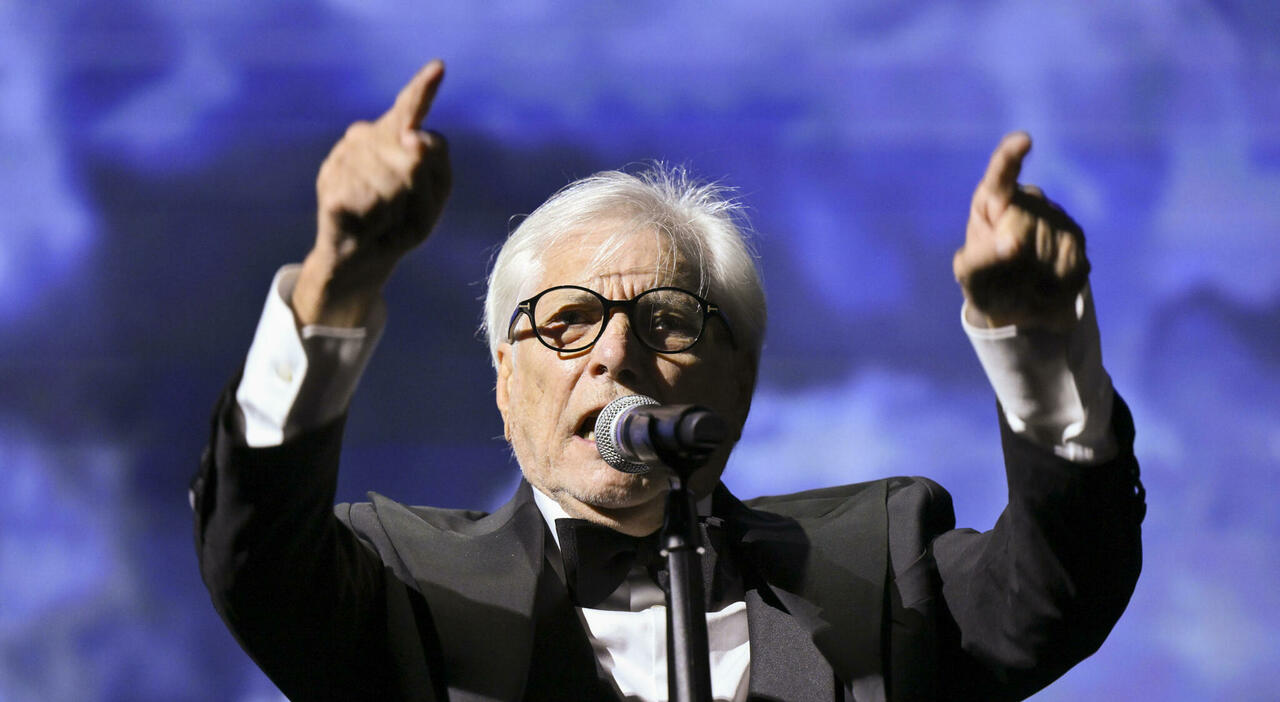 «Non sono stato invitato alla festa di Pino Daniele», poi l'omaggio con Napule è