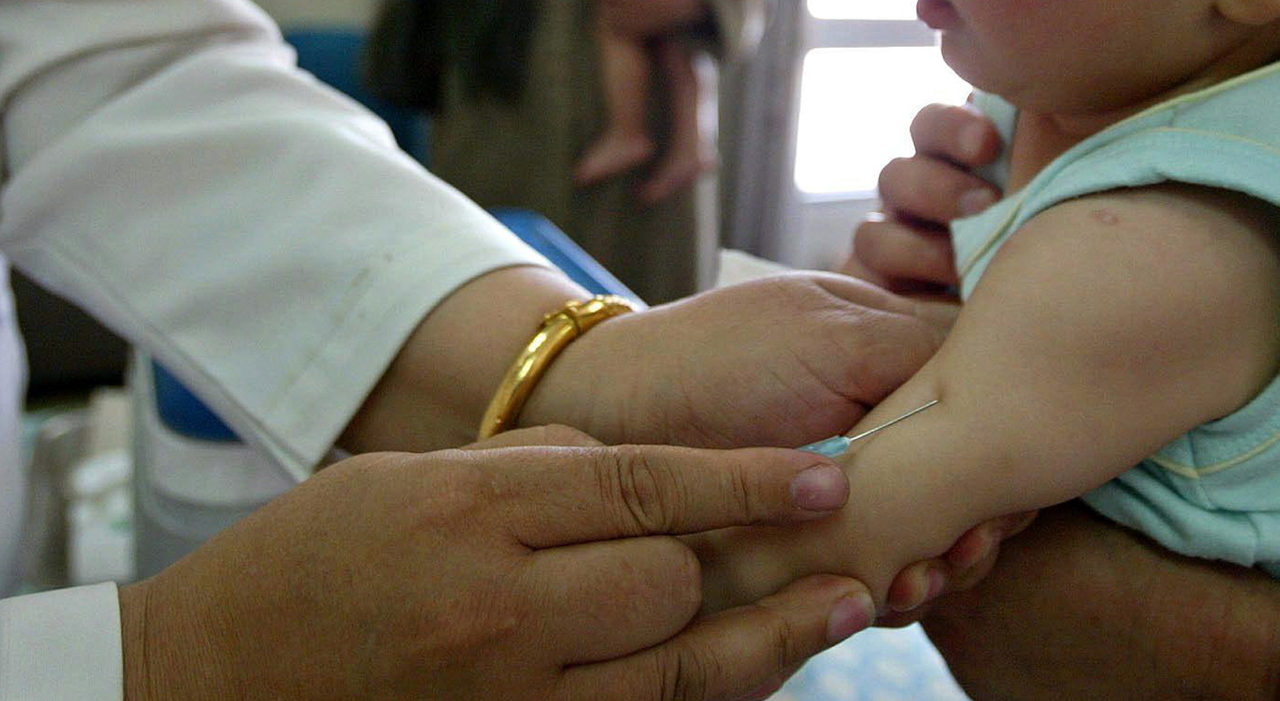 vaccino gratis per tutti in provincia di Bolzano, fanalino di coda per tasso di immunizzazioni