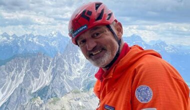 Franco Gaspari, la guida alpina accusa un malore e precipita davanti agli amici durante la scalata alle Tre Cime di Lavaredo. «Un compagno di cordata»