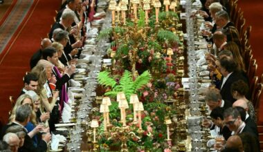 Trump alla cena di Re Carlo, 160 invitati da Murdoch a Tim Cook. Kate a sinistra del tycoon, Melania vicino a William - Il Messaggero