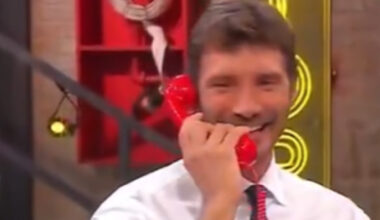 Ad Affari Tuoi parte la sigla de La Ruota della Fortuna, De Martino al dottore: «Sei un cretino». Il messaggio nascosto nel gesto... - Il Messaggero