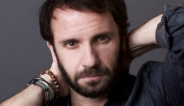 Brad Everett Young morto in un incidente, il fotografo e attore di Grey's Anatomy aveva 46 anni: lo schianto contro un'auto contromano - Il Messaggero