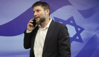 Bezalel Smotrich, chi è il ministro d'Israele: «Serve l'annientamento totale. E mi offro come boia». Gaza, bambini e Hamas: le frasi choc