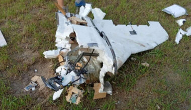 Drone russo ritrovato su una spiaggia della Lettonia. «Il relitto utilizzato dalla forze armate di Putin»