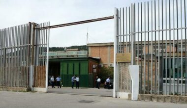 Salerno, detenuto muore in cella e un altro tenta il suicidio