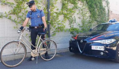 Si avvicina ad una 14enne con una scusa e la violenta, la ragazza viene salvata da due amiche e il 44enne arrestato. In casa sua indizi di altri abusi