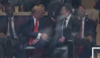 Trump e Musk, pace fatta? L'incontro ai funerali di Charlie Kirk (che in passato aveva fatto da mediatore) e la frase di Donald: «Mi sei mancato»