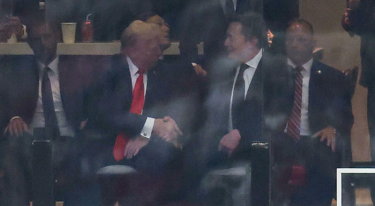 Trump e Musk, pace fatta? L'incontro ai funerali di Charlie Kirk (che in passato aveva fatto da mediatore) e la frase di Donald: «Mi sei mancato»