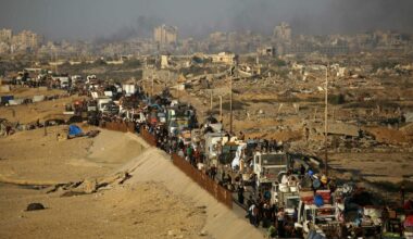 «Finora 640mila palestinesi hanno lasciato la città». Israele chiude il valico tra Giordania e Cisgiordania