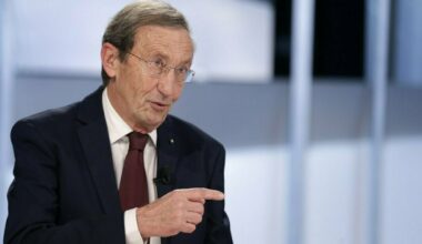 Gianfranco Fini-Lilli Gruber, scontro a Otto e Mezzo. La risposta brusca di lui, e lei sbotta: «Perchè è venuto?»