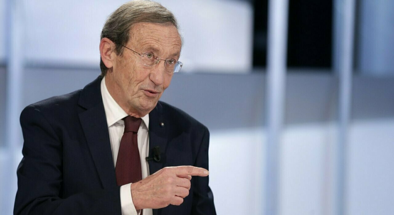 Gianfranco Fini-Lilli Gruber, scontro a Otto e Mezzo. La risposta brusca di lui, e lei sbotta: «Perchè è venuto?»