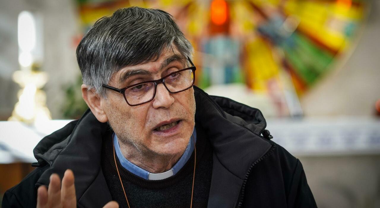 Don Patriciello minacciato a Caivano, proiettile in chiesa. Mattarella: «Grave intimidazione»