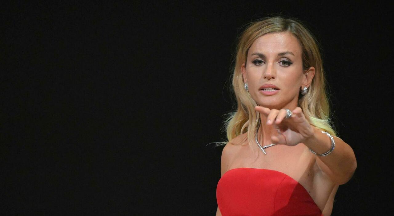 Beatrice Venezi al teatro La Fenice. Il ministro Giuli: «Artista eccellente». Ma arrivano 10mila firme per la revoca dell'incarico. Lei... - Il Messaggero