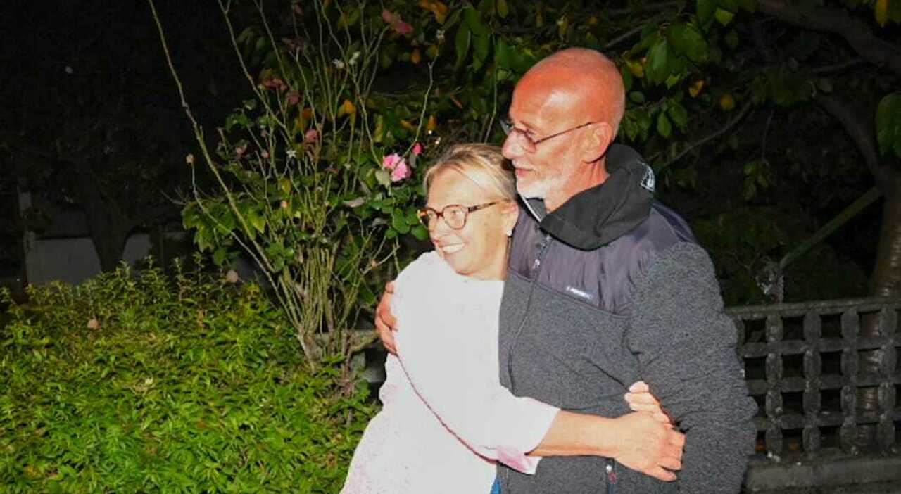 «Ora devo ricollegare la testa e ricostruire la mia vita». La grazia di Mattarella, l'abbraccio con la moglie e il brindisi