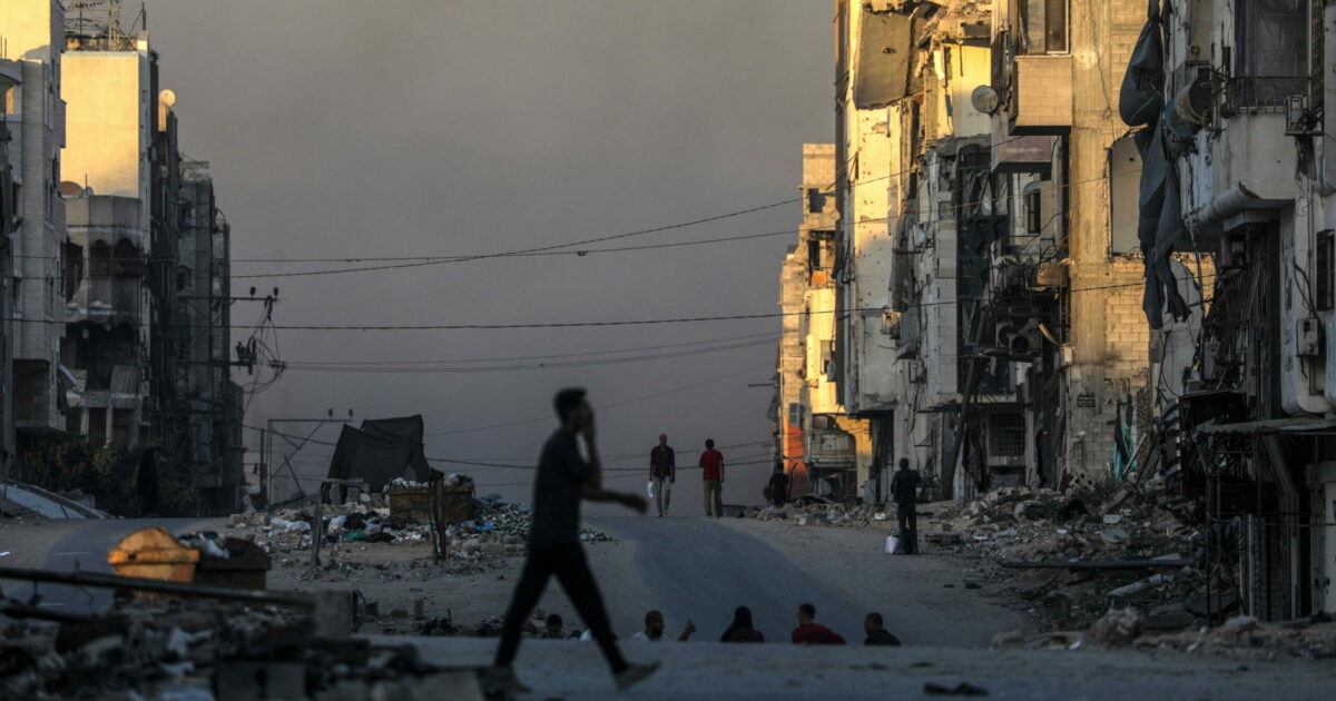 Nuovi raid di Israele su Gaza City: "Oltre 40 morti dall'alba". Egitto pronto a raddoppiare le truppe al confine con la Striscia