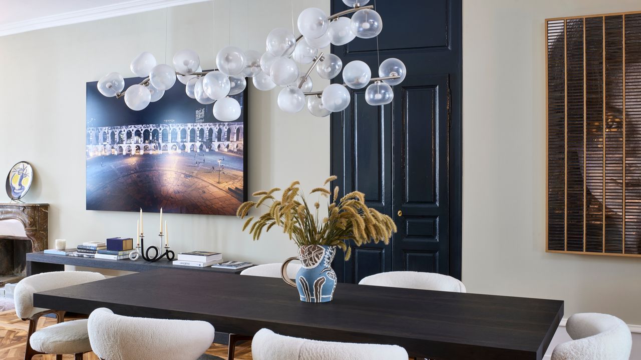 Un appartamento a Ginevra dalle atmosfere londinesi e dal mood parigino a due passi dal Parc des Bastions