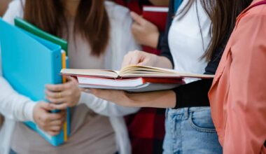 Caro libri scolastici: la spesa per le famiglie aumenta. La Toscana riapre il bando "Libri gratis"