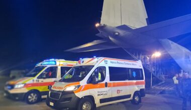 Aereo che trasporta i bambini feriti provenienti da Gaza