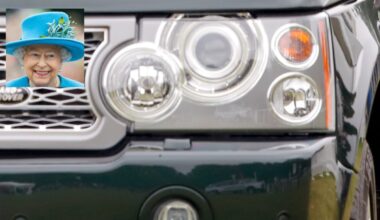 L'auto personale della Regina Elisabetta II battuta all'asta: prezzo da capogiro