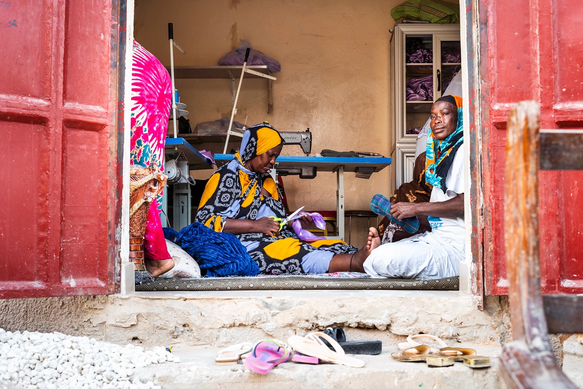 Il laboratorio artigianale dell’associazione Mamans École – Rivista Africa