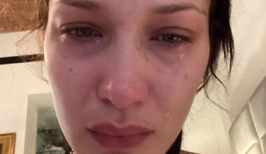 Bella Hadid, foto in lacrime dall’ospedale: il conforto della famiglia