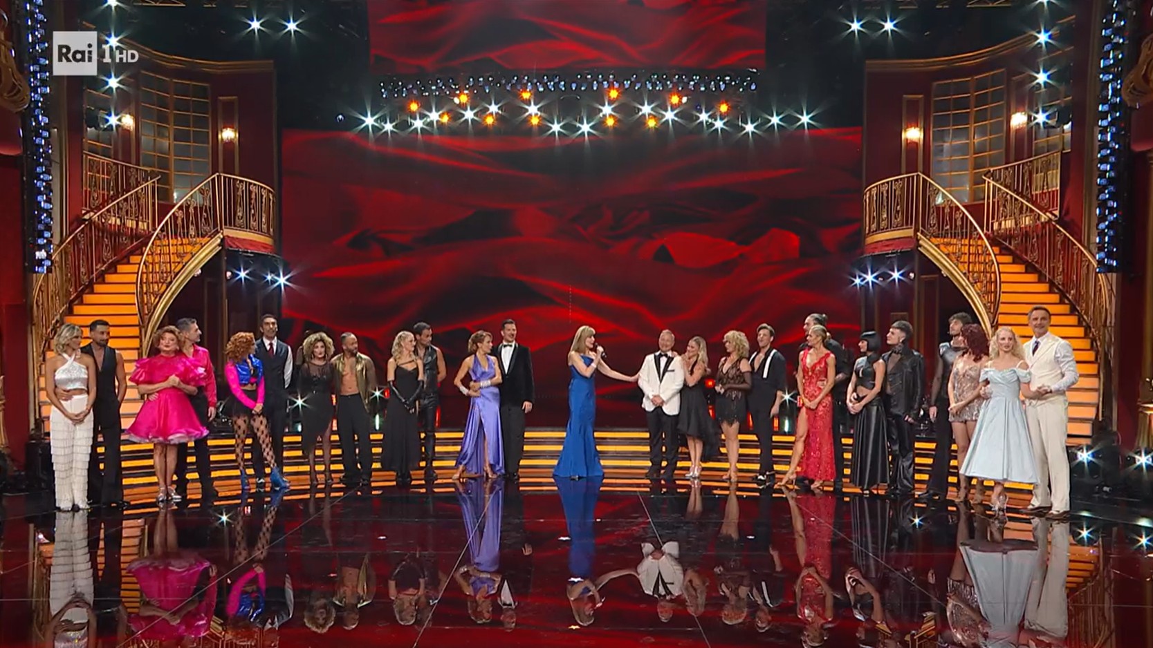 Ballando con le Stelle 2025, prima puntata: la Fialdini 'eccita' Mariotto e strappa i primi 10