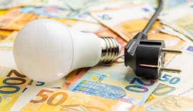 Bollette della luce in calo a settembre, ma bisogna cambiare operatore