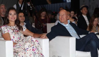 Bruce Willis, la moglie Emma Heming racconta la malattia: 'È iniziato con il balbettio'